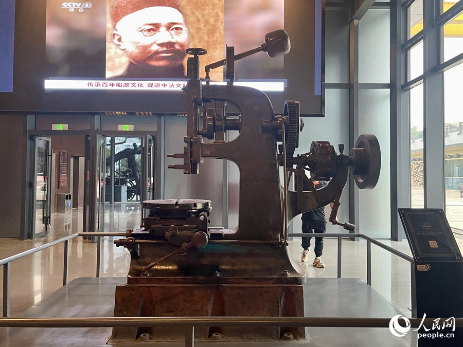 法國(guó)米盧斯杜克芒公司1867年產(chǎn)插床，是國(guó)內(nèi)現(xiàn)存最早的機(jī)床之一。人民網(wǎng) 謝星宇攝