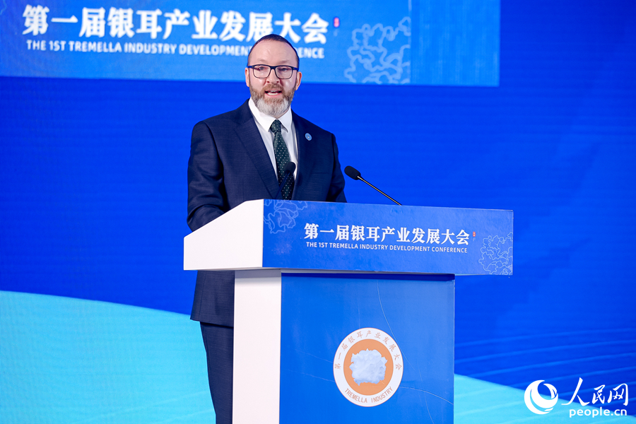 聯(lián)合國(guó)世界糧食計(jì)劃署駐華副代表柯世明在大會(huì)上發(fā)言。人民網(wǎng)攝