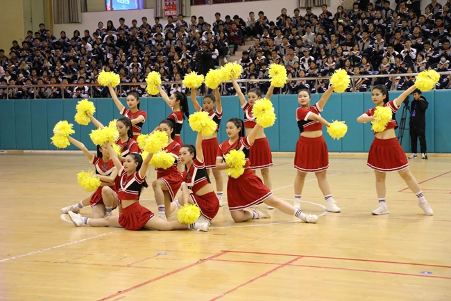 啦啦隊加油助威