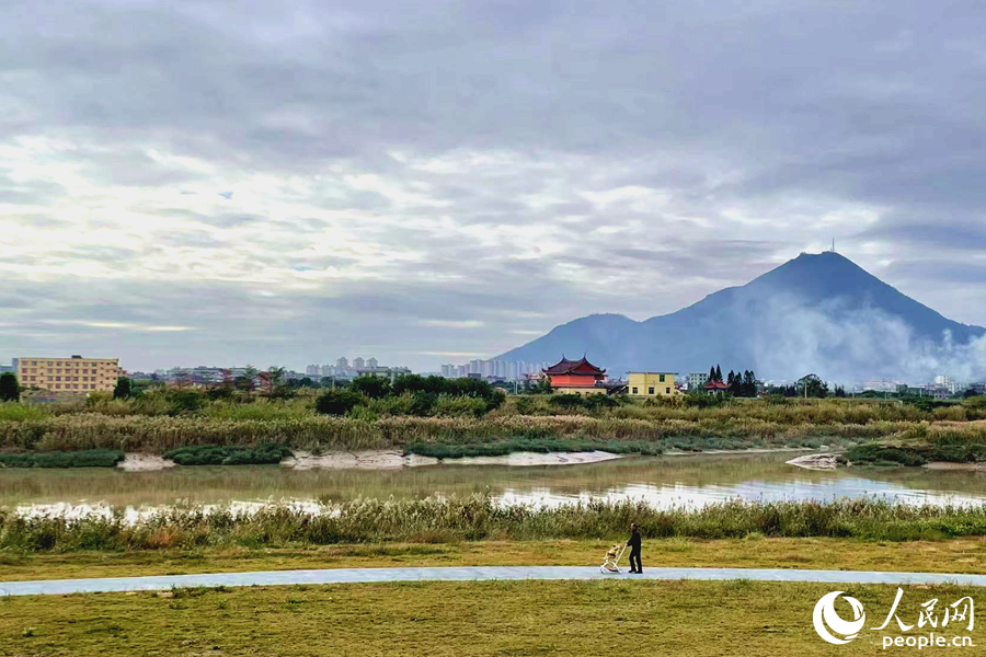 曾經(jīng)洪水不斷的木蘭溪河岸如今已成居民休閑上選。人民網(wǎng)記者 林盈攝