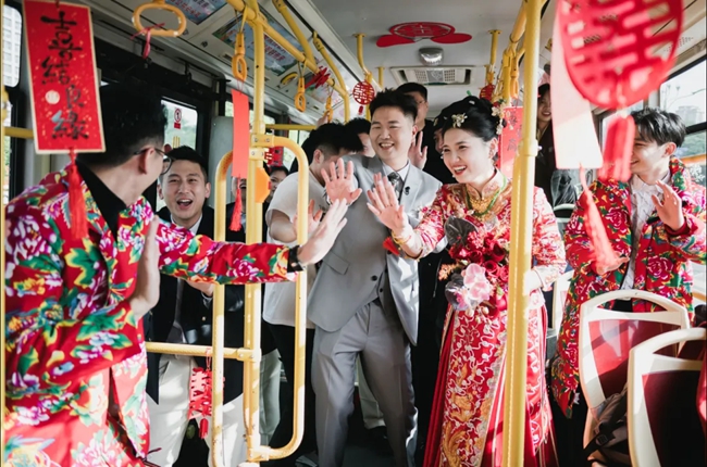 公交婚車。長樂區(qū)融媒體中心供圖