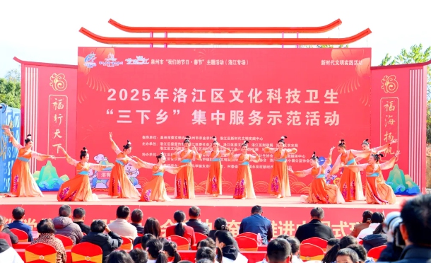 現(xiàn)場表演。張九強攝