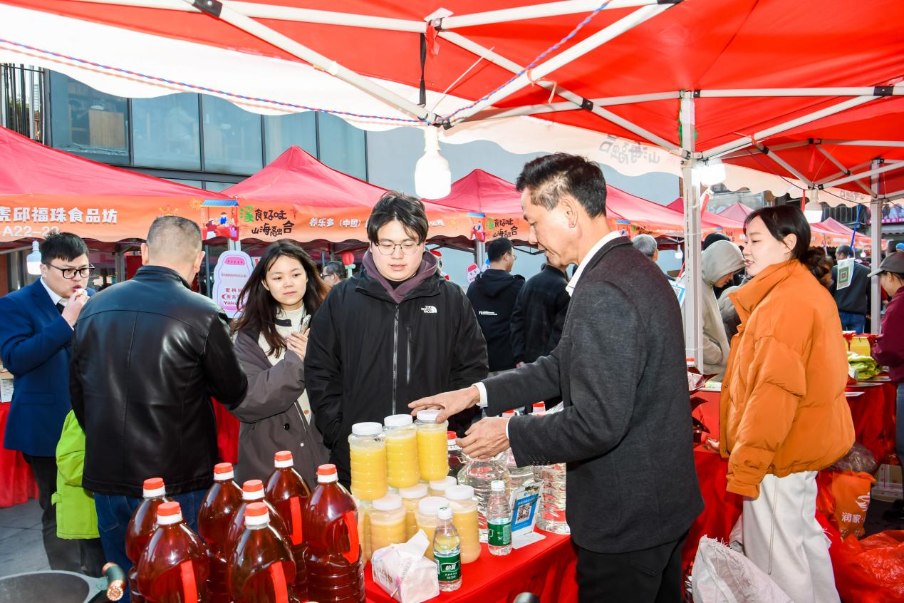 “溪食好味·山海融合”2025年安溪縣助力農(nóng)特產(chǎn)品出村進(jìn)城展銷活動現(xiàn)場。主辦方供圖