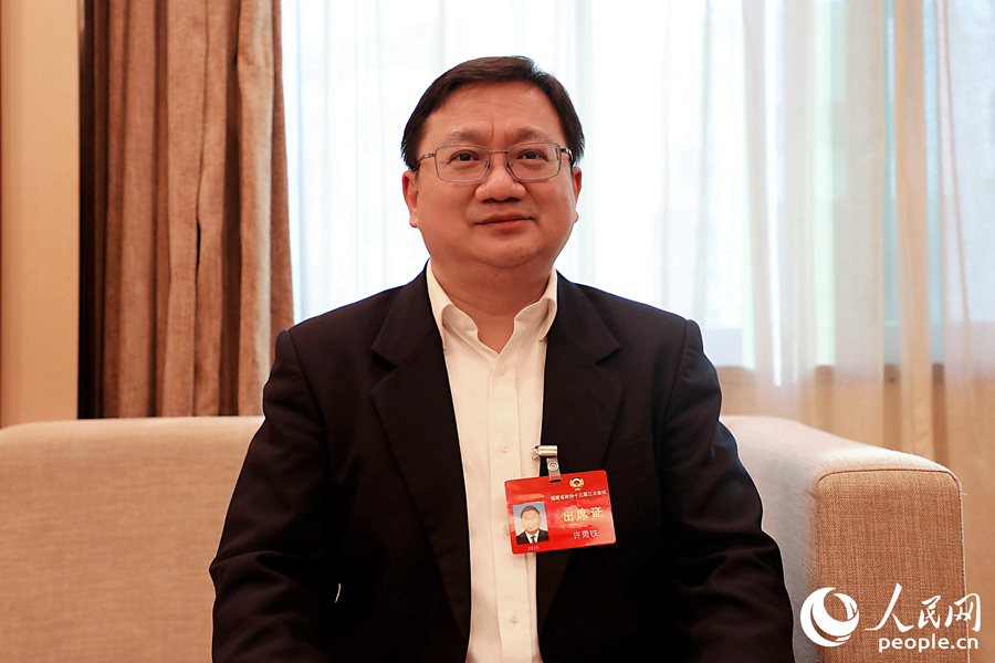 福建省政協(xié)副秘書長，臺盟中央委員、福建省委會專職副主委許勇鐵。人民網(wǎng) 李唯一攝