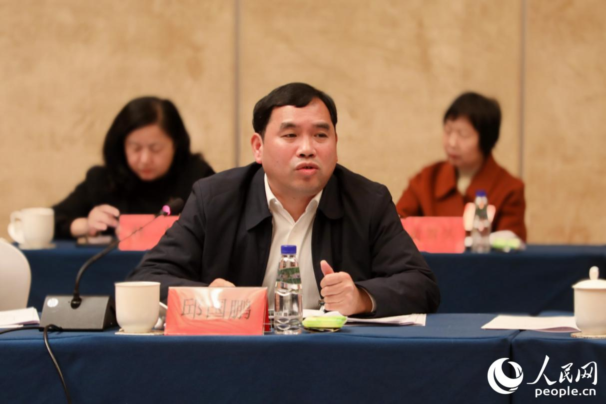 福建省政協(xié)委員、泉州工藝美術職業(yè)學院院長邱國鵬。人民網 李唯一攝