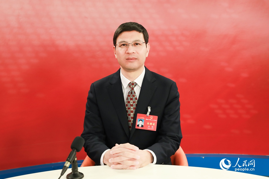 福建省人大代表、古田縣人民政府縣長許鋒接受人民網(wǎng)專訪。福建省人大代表、古田縣人民政府縣長許鋒做客人民網(wǎng)福建演播室。人民網(wǎng)記者 蘭志飛攝