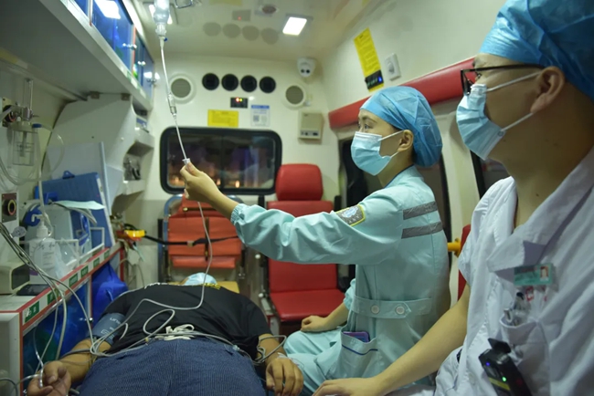 120救護(hù)車(chē)上急救