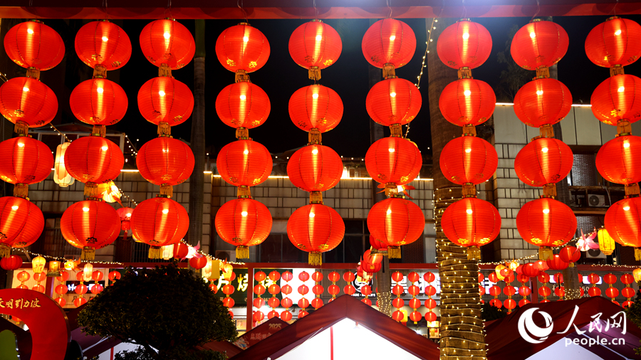 大紅燈籠高掛，同安古城年味十足。人民網(wǎng)記者 陳博攝