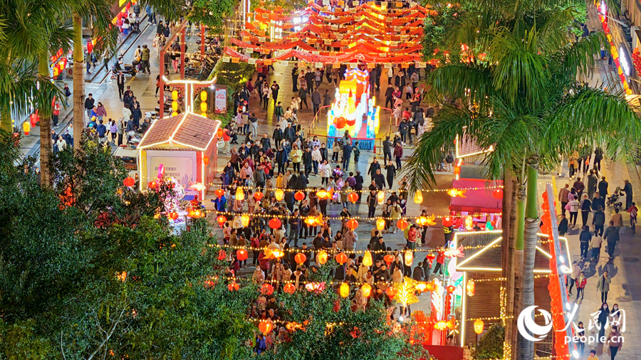 同安古城中山路燈火璀璨。人民網(wǎng)記者 陳博攝