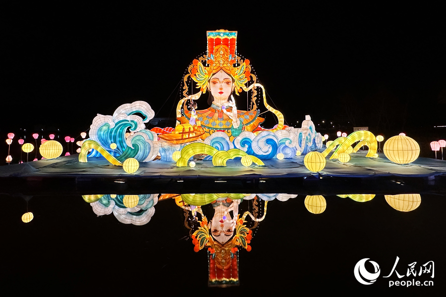 “媽祖”燈組全景。人民網(wǎng)記者 劉卿攝