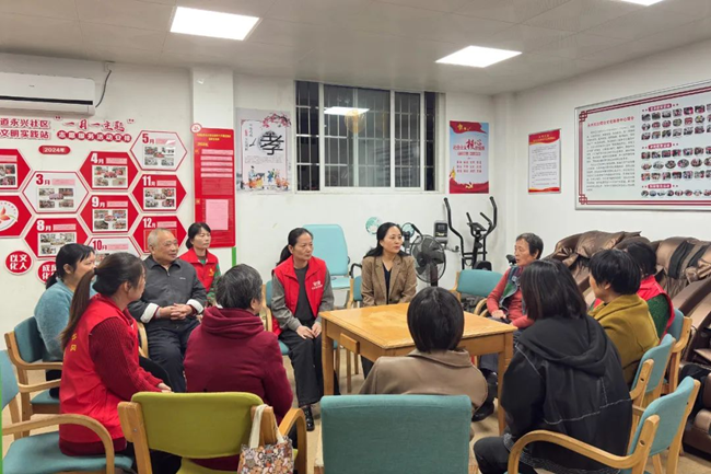 新羅區(qū)東城街道永興社區(qū)召開(kāi)居民夜談會(huì)