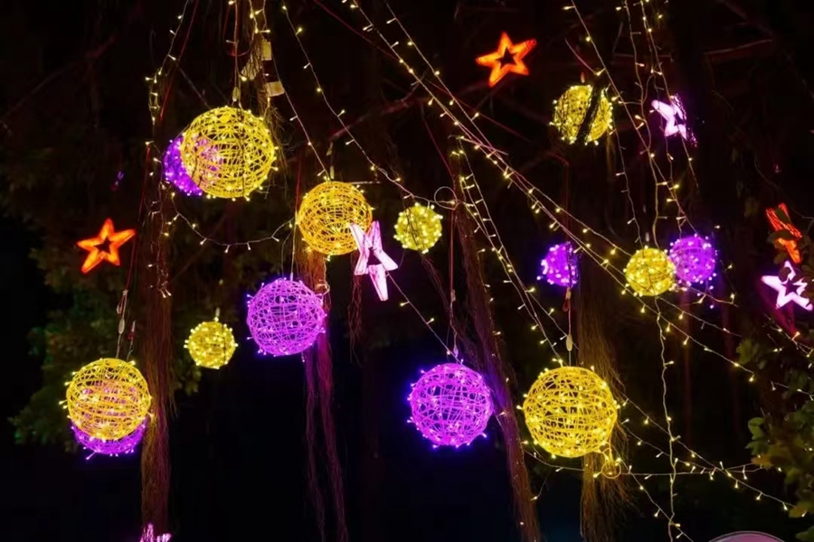 石鼓路上“流光蝴蝶”璀璨夜晚。集美融媒體中心供圖