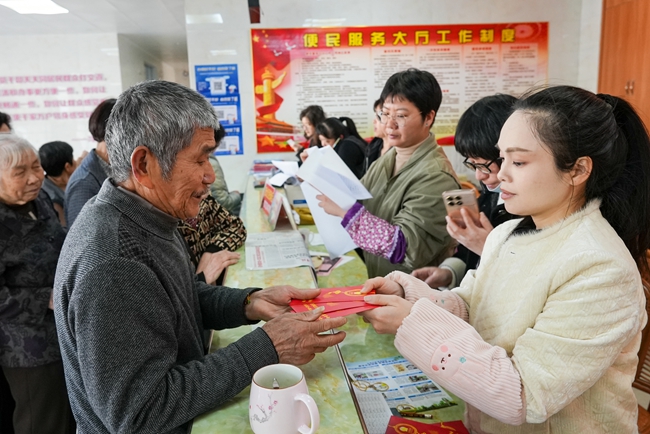 發(fā)放敬老慰問(wèn)金