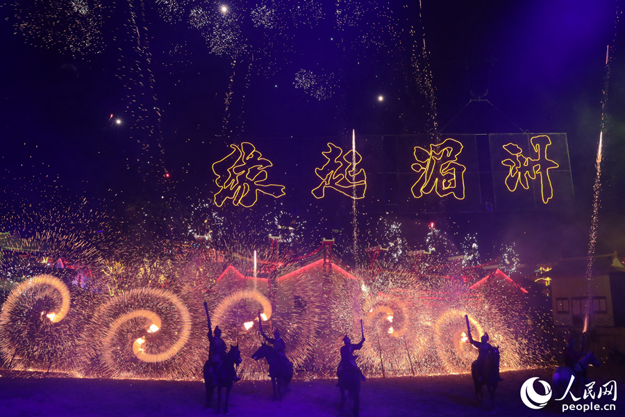 風(fēng)火輪表演。人民網(wǎng)記者 林盈攝