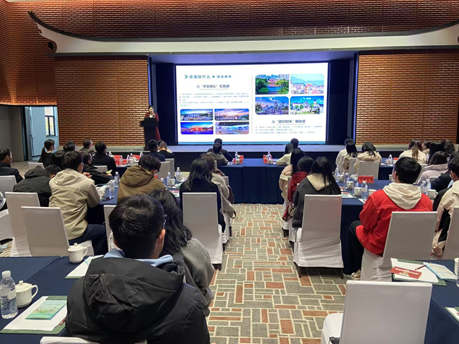 返鄉(xiāng)青年參加聯(lián)誼活動(dòng)