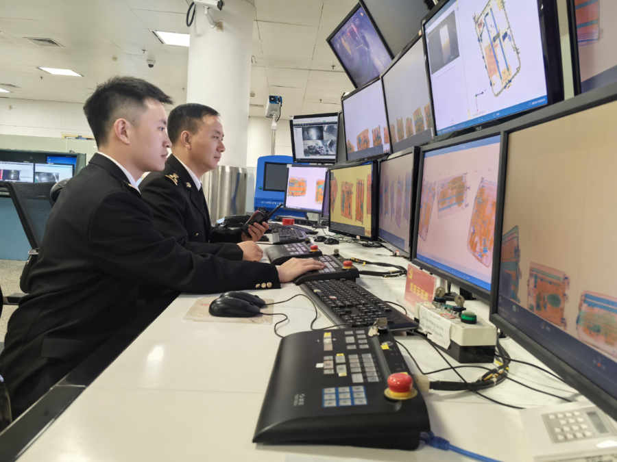 海關(guān)對(duì)進(jìn)境旅客行李進(jìn)行監(jiān)管。廈門海關(guān)供圖