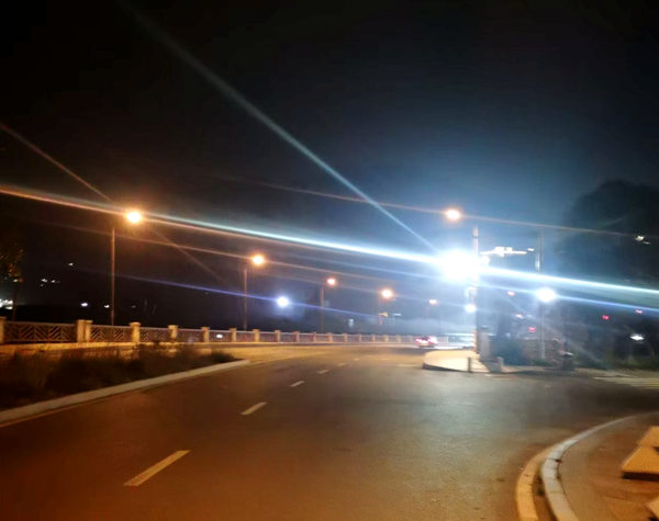 小區(qū)門口的市政道路湖中路已亮燈。福州市城鄉(xiāng)建總供圖