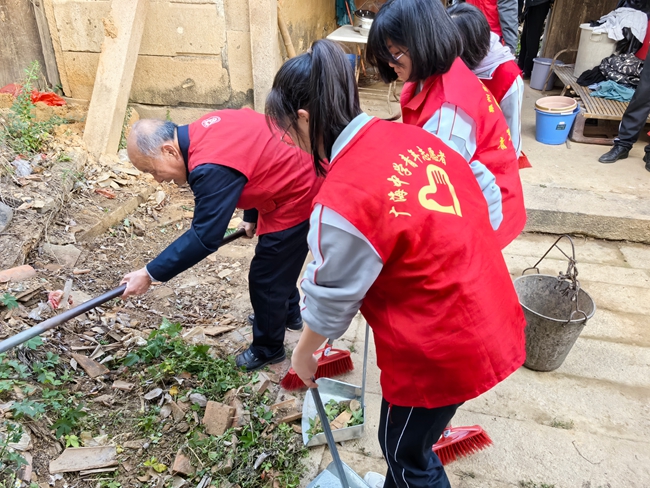 “陳欠水扶貧助弱”青年志愿服務(wù)隊(duì)開(kāi)展活動(dòng)