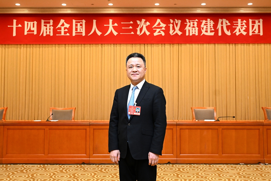 全國人大代表、致公黨福建省委會主委、福建省金融投資有限責(zé)任公司總經(jīng)理羅恩平。受訪者供圖