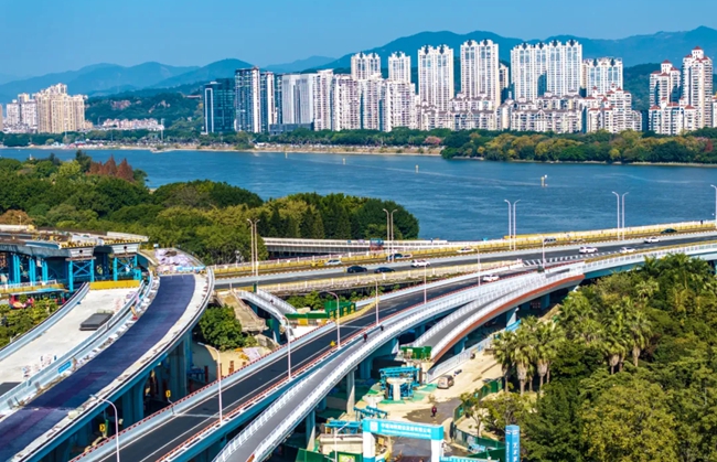 金山大道提升改造工程。陳暖攝