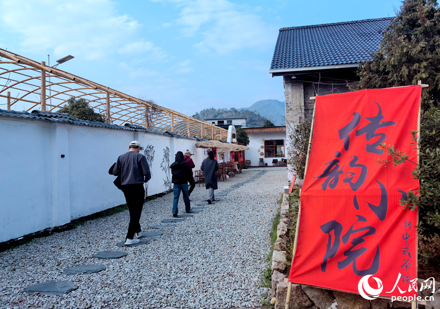 舊茶廠改造后的“傳韻小院”新中式茶館。人民網(wǎng)記者 林曉麗攝
