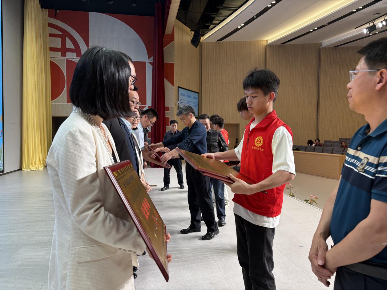 頒獎現場。廈門雙十中學湖里分校供圖