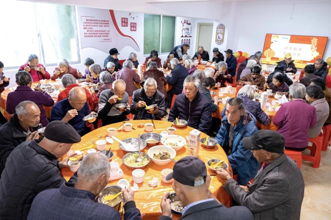 官橋駟嶺村長者食堂。黃東華攝