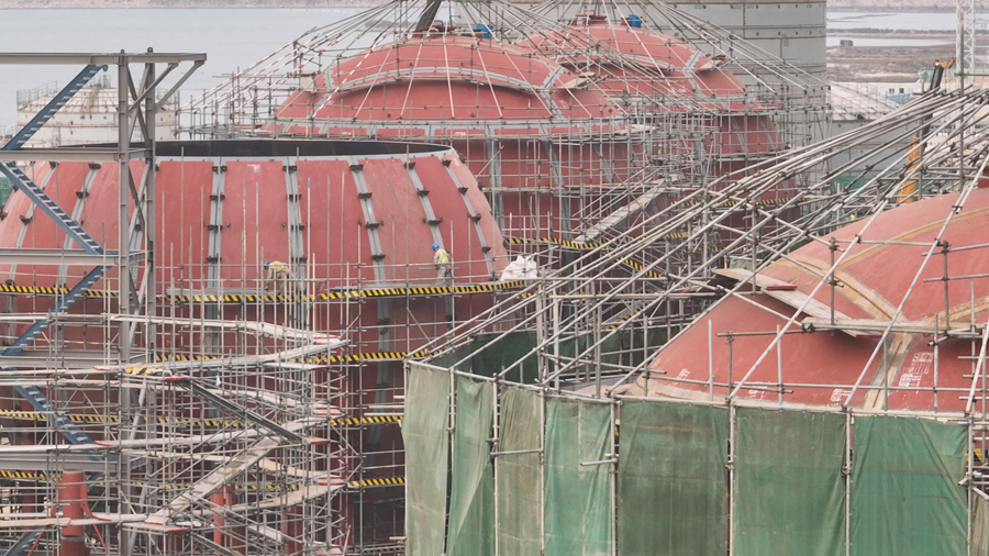 中沙古雷乙烯項目儲罐區(qū)域的大型球罐?？律偃鐢z