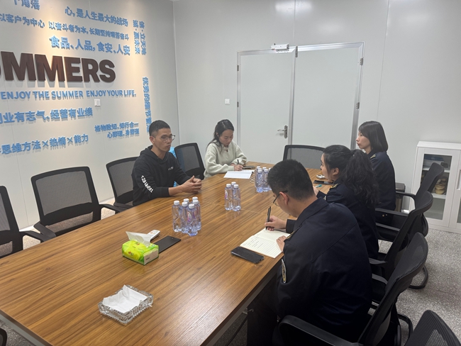 全面摸排企業(yè)。翔安區(qū)市場監(jiān)管局供圖