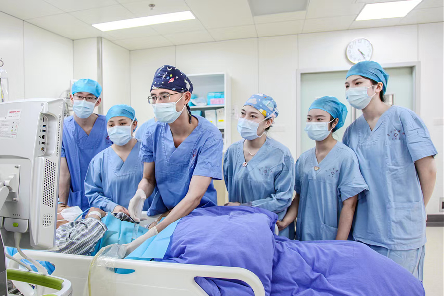 上海六院專家?guī)Ы讨笇?dǎo)。晉江市醫(yī)院供圖