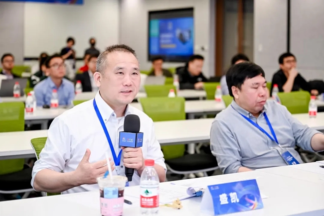 人工智能賽道企業(yè)自主創(chuàng)新賽題復(fù)賽現(xiàn)場，專家進行提問