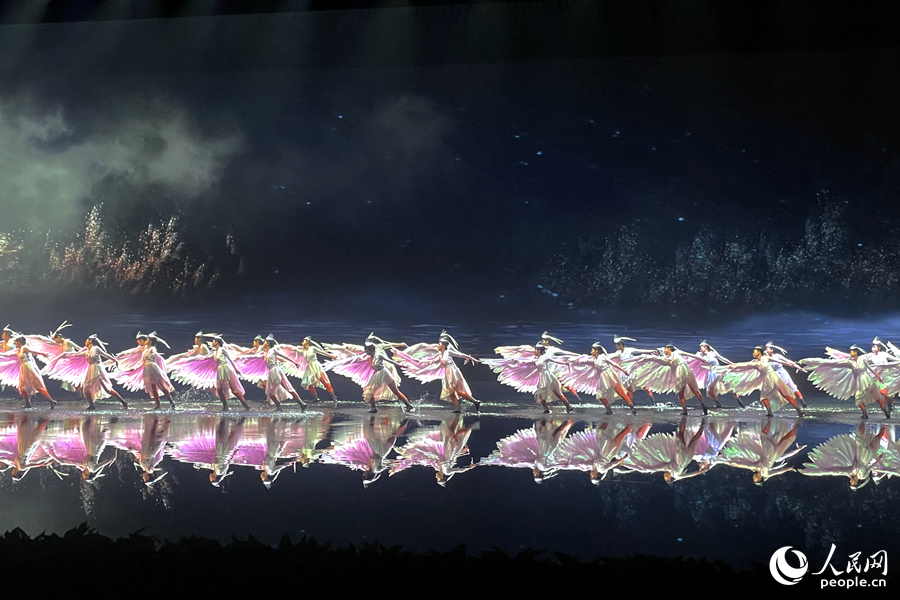 舞臺現(xiàn)場。人民網(wǎng)記者 林盈攝