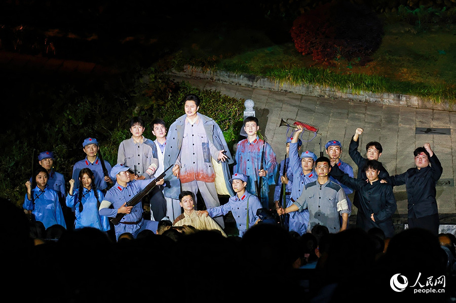 “方志敏”烈士穿越時空與當代青年“超燃”對話。人民網(wǎng) 李唯一攝