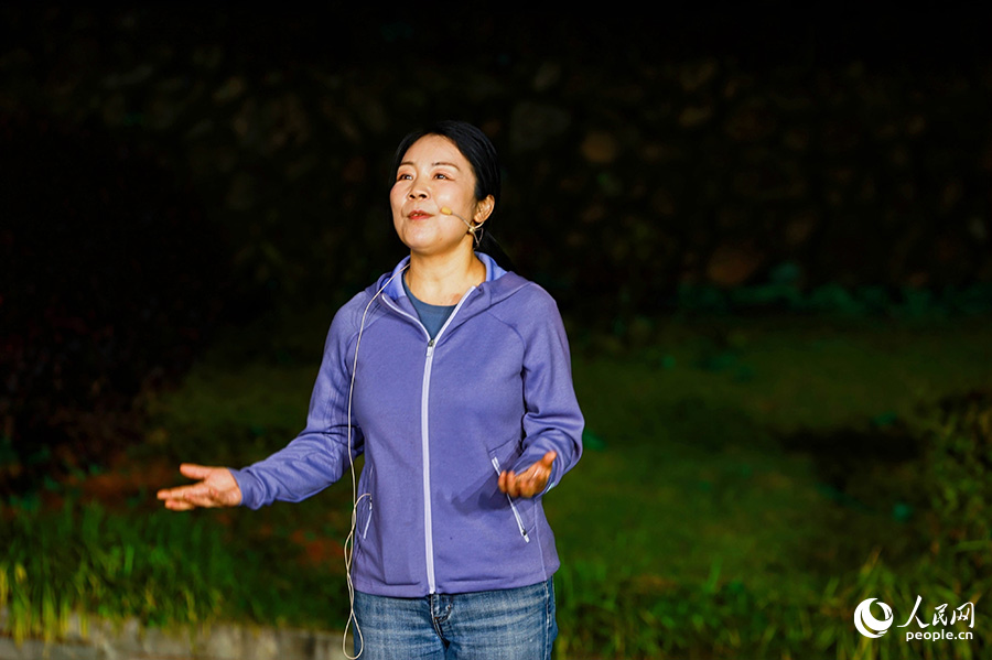 全國人大代表，科技特派員、福建農(nóng)林大學(xué)教授廖紅現(xiàn)場進行講述。人民網(wǎng) 李唯一攝