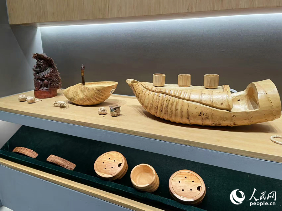 各種竹制產(chǎn)品。人民網(wǎng)記者 林盈攝