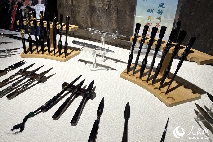 使用湛盧制劍技術(shù)鍛造的茶刀。人民網(wǎng)記者 林盈攝