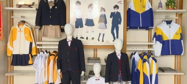 百裕集團(tuán)研發(fā)中心展示的校服