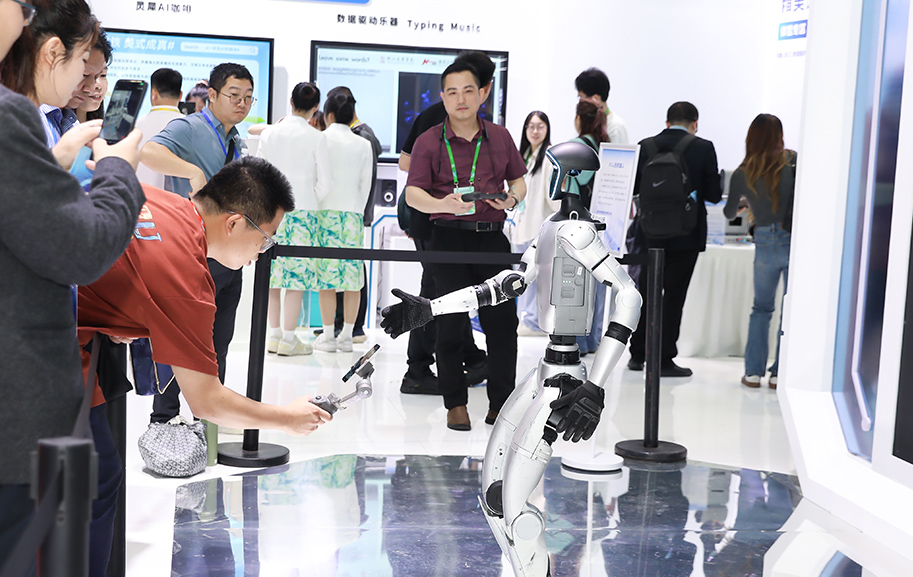 宇樹科技的人形機器人G1吸引觀眾關注