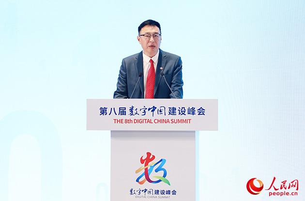 中國聯(lián)通大數(shù)據(jù)首席科學(xué)家范濟安作主題演講