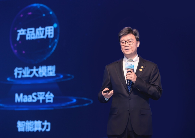 4月29日，中國(guó)移動(dòng)總經(jīng)理何飚在人工智能生態(tài)大會(huì)上作主旨演講