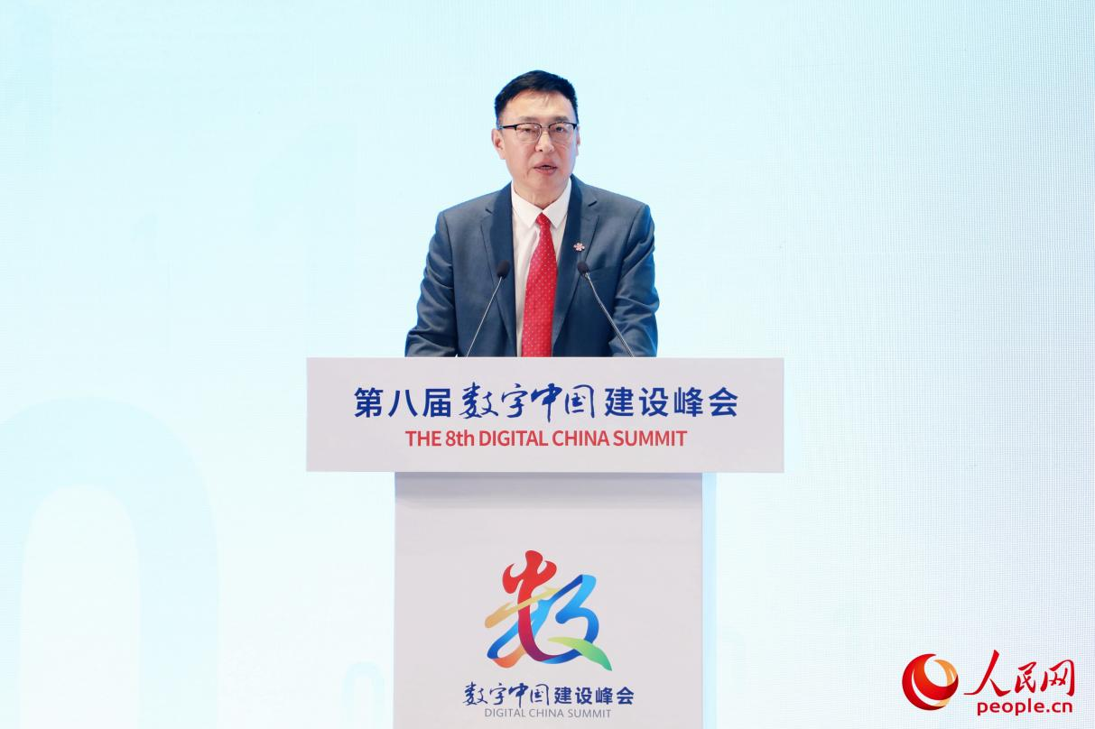 中國聯(lián)通大數(shù)據(jù)首席科學(xué)家范濟(jì)安在分論壇上發(fā)言。人民網(wǎng) 李唯一攝