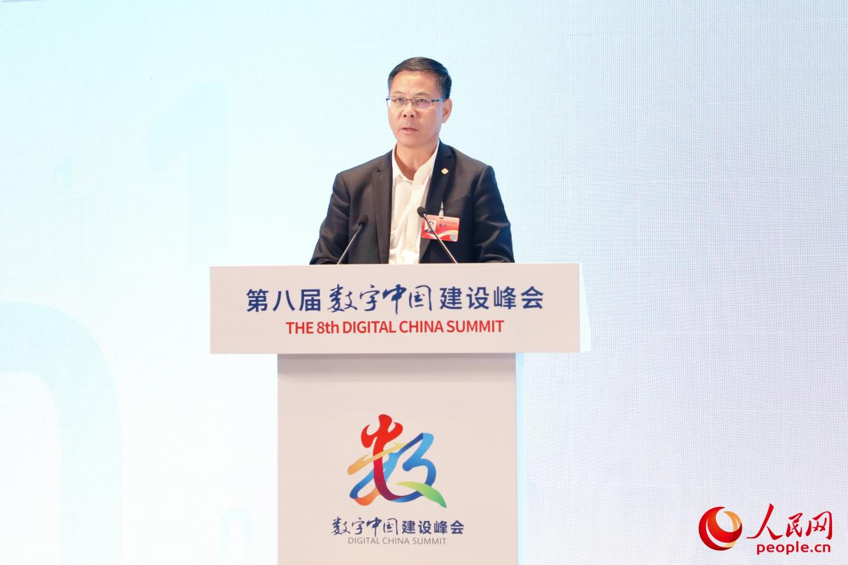 廣州數(shù)字科技集團(tuán)董事長黃躍珍在分論壇上發(fā)言。人民網(wǎng) 李唯一攝