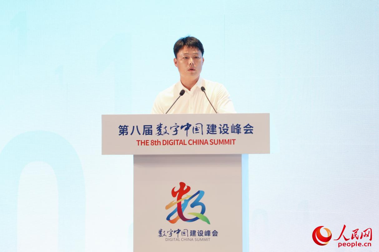 科大訊飛智慧環(huán)?？偨?jīng)理鐘志杰在分論壇上發(fā)言。人民網(wǎng) 李唯一攝