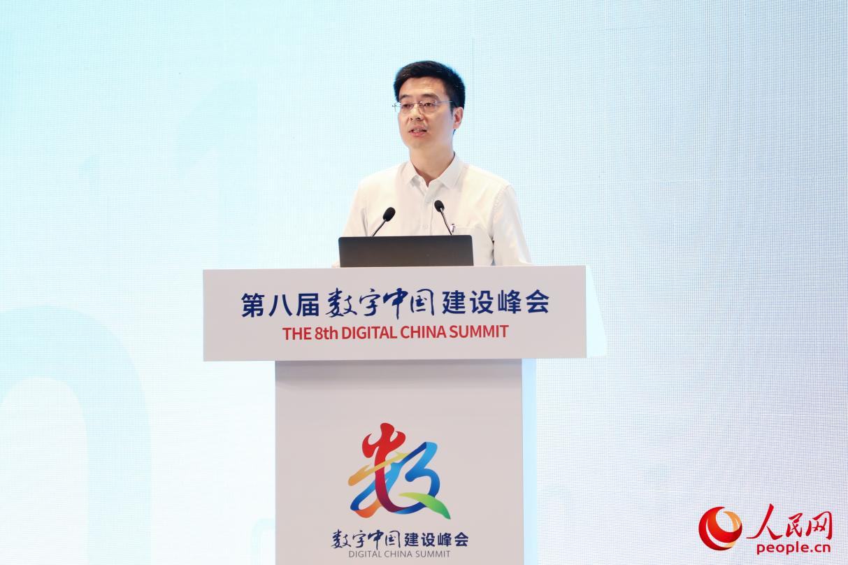 生態(tài)環(huán)境部信息中心主任汪海洋在分論壇上發(fā)言。人民網(wǎng) 李唯一攝