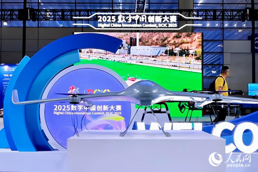 展館內(nèi)的無人機(jī)展區(qū)。實(shí)習(xí)生 林雪航攝