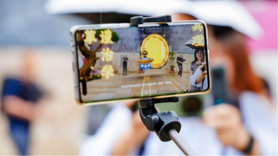 第七屆數(shù)字峰會(huì)媒體體驗(yàn)團(tuán)進(jìn)行行中采風(fēng)