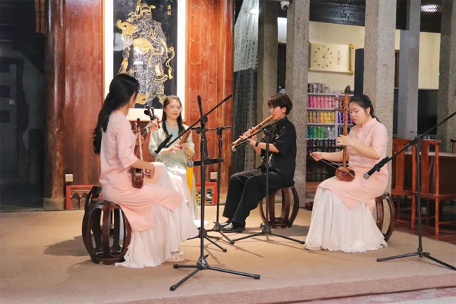 余慶樓內(nèi)表演現(xiàn)場(chǎng)