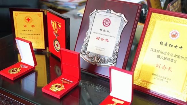 楊嘉紅獲評多個榮譽稱號。杜志鑫攝