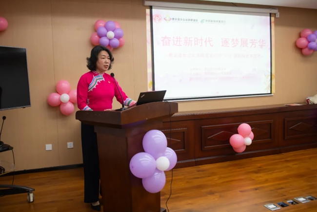 楊嘉紅在惠安女企聯(lián)活動現(xiàn)場。鄧文祥攝