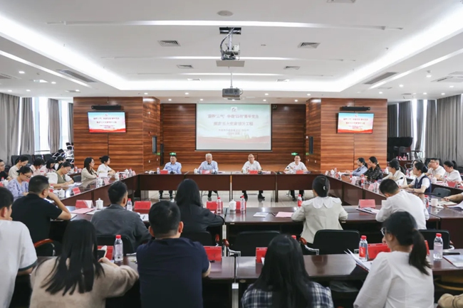 召開(kāi)“牢記囑托勇?tīng)?zhēng)先 紅土鑄魂黨旗紅”青年黨員座談會(huì)。龍巖市委宣傳部供圖